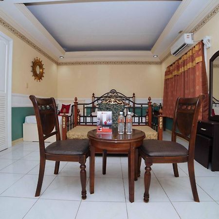 Reddoorz @ Fields Avenue Angeles City Екстер'єр фото