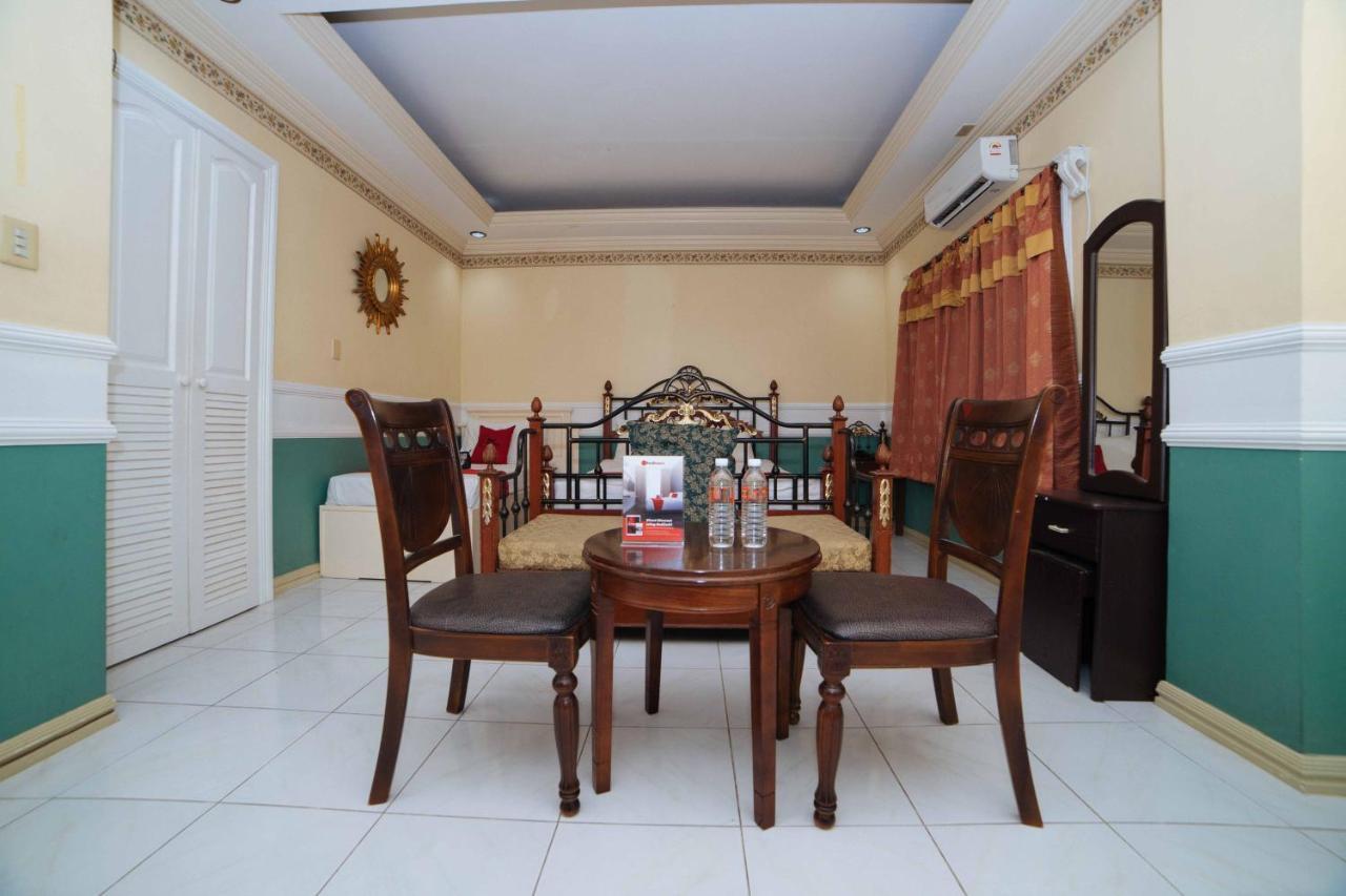 Reddoorz @ Fields Avenue Angeles City Екстер'єр фото