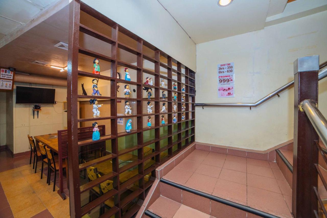 Reddoorz @ Fields Avenue Angeles City Екстер'єр фото