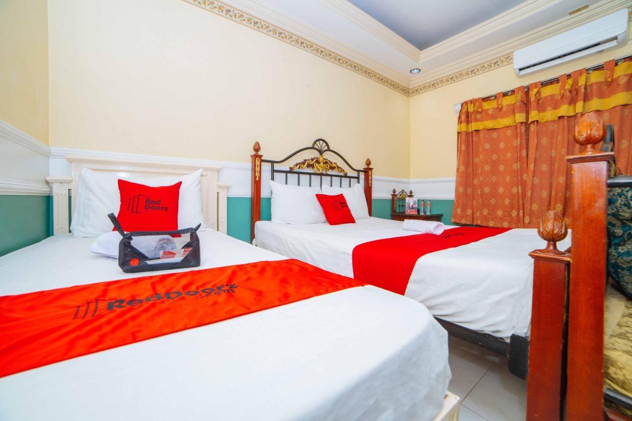 Reddoorz @ Fields Avenue Angeles City Екстер'єр фото