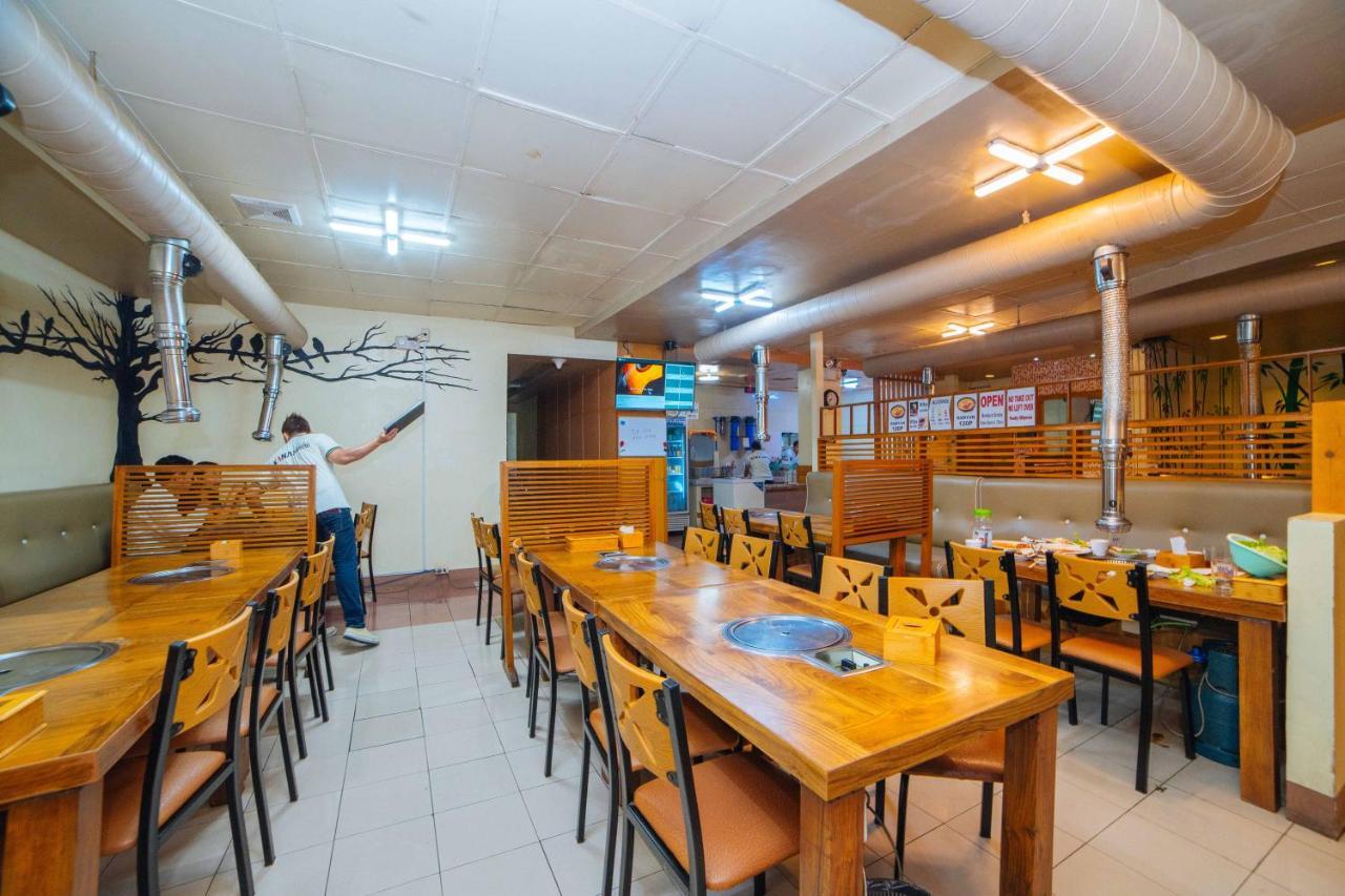Reddoorz @ Fields Avenue Angeles City Екстер'єр фото