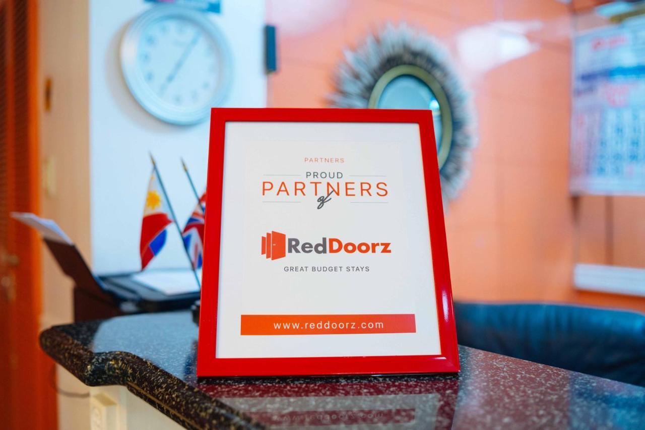 Reddoorz @ Fields Avenue Angeles City Екстер'єр фото